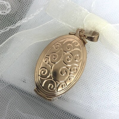 JULIA - Gold Oval 4 Picture Memory Charm Locket