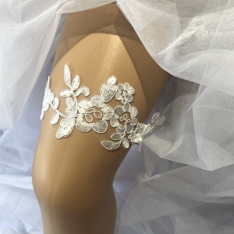 SELENA - Ivory Lace Bridal Garter Set