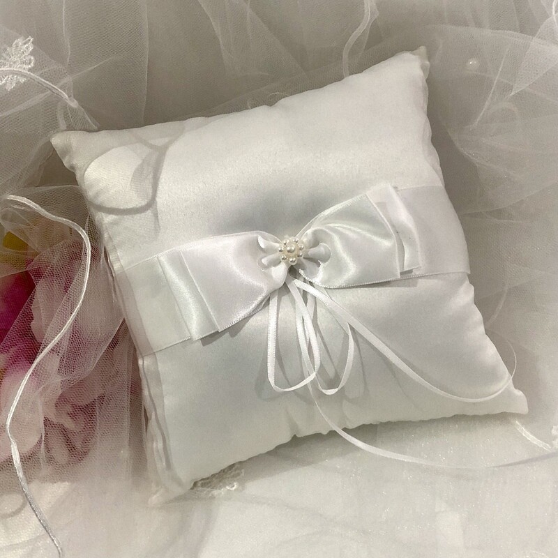 TERENCE - 20cm Ivory / Atique White Ring Pillow