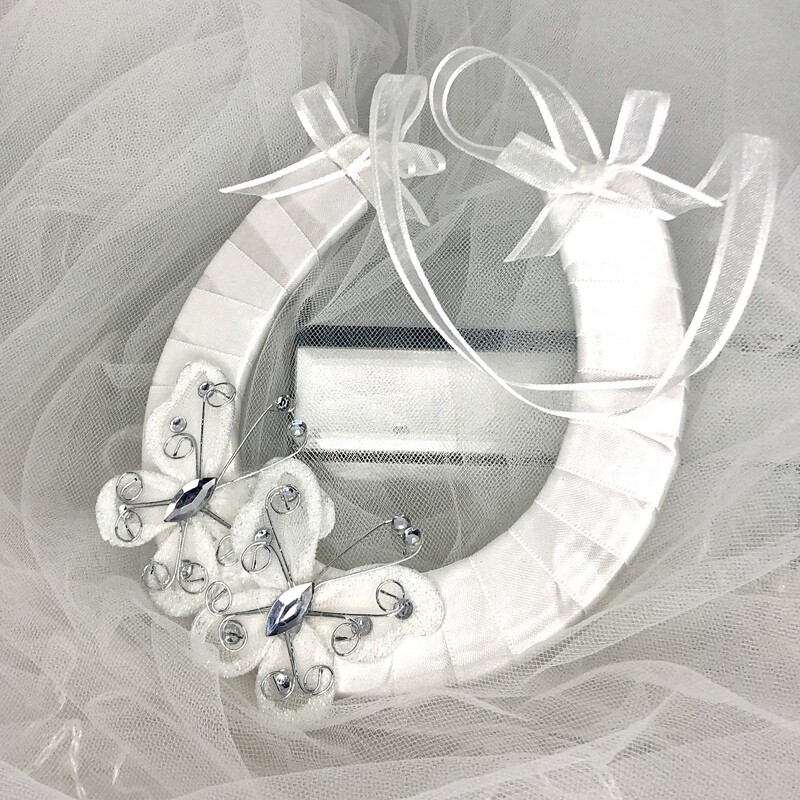 BELINDA WHITE - White Horseshoe Good Luck Charm