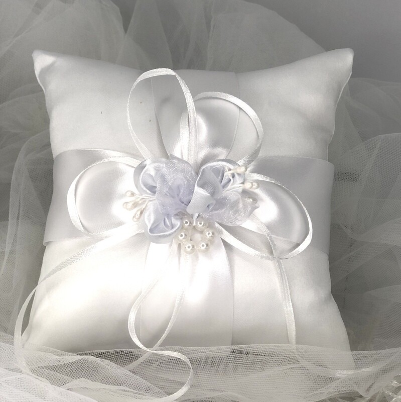 JULIAN - White Ring Pillow