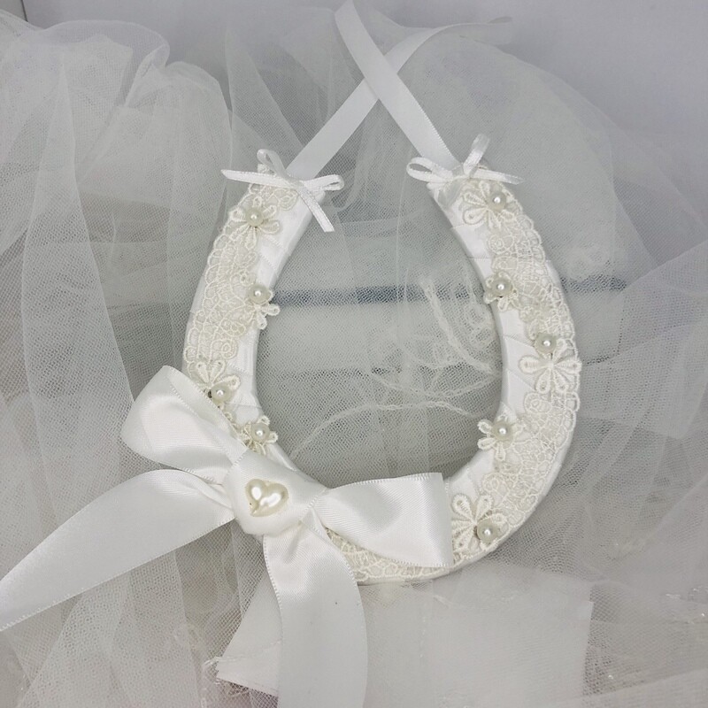 HARLOW OFF WHITE - Horseshoe Good Luck Charm