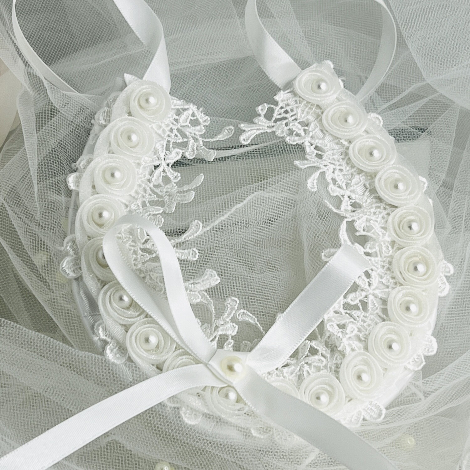 LYDIA - Off White Lace Horseshoe Good Luck Charm