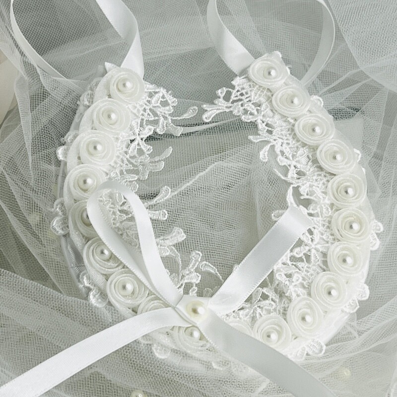 LYDIA - Off White Lace Horseshoe Good Luck Charm