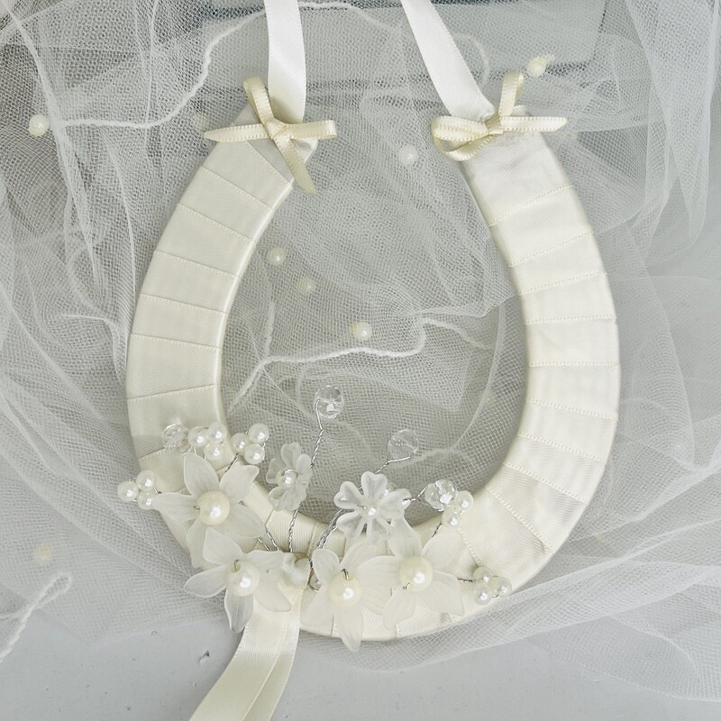 MANDY - Ivory Horseshoe Good Luck Charm