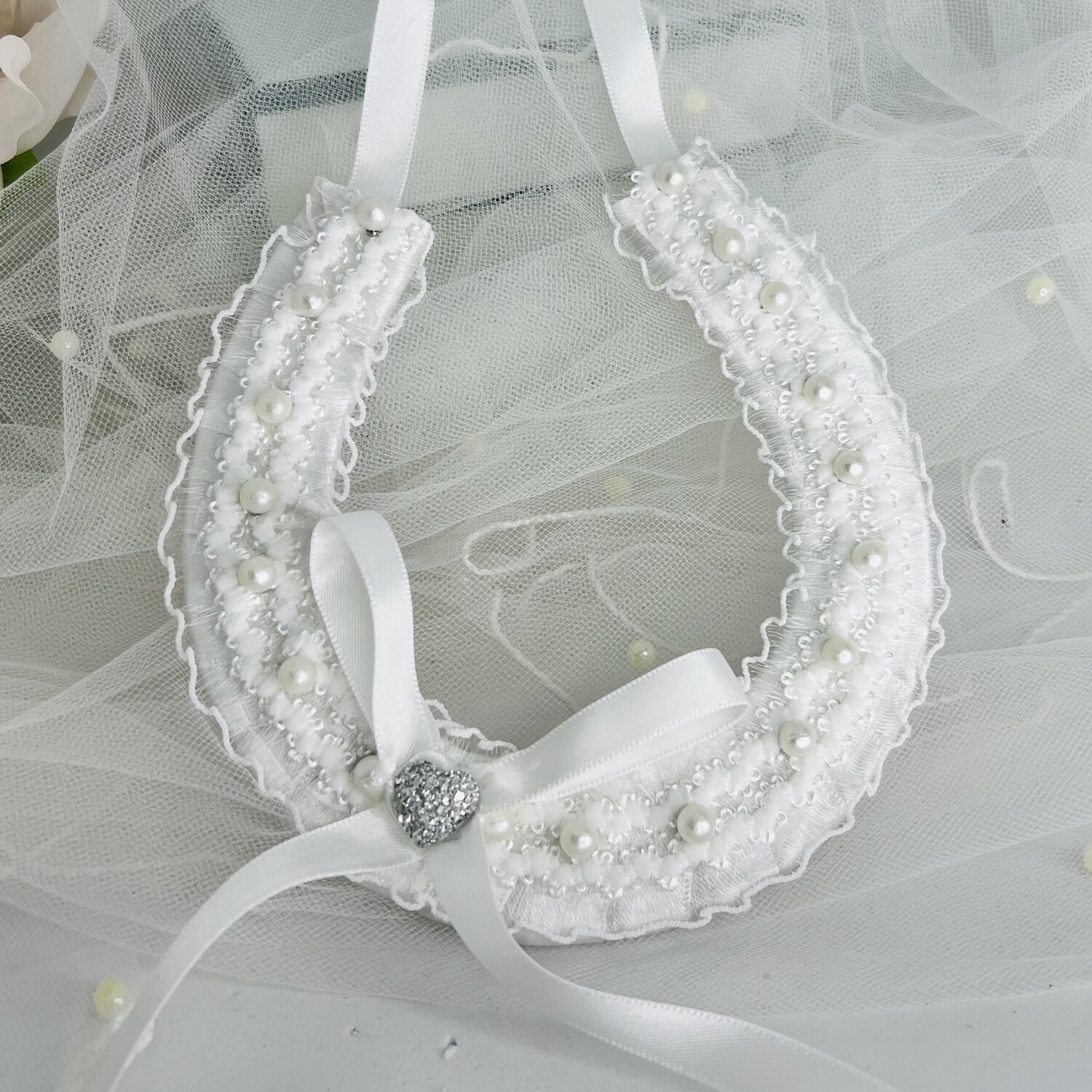 SUSIE - Off White Lace Horseshoe Good Luck Charm
