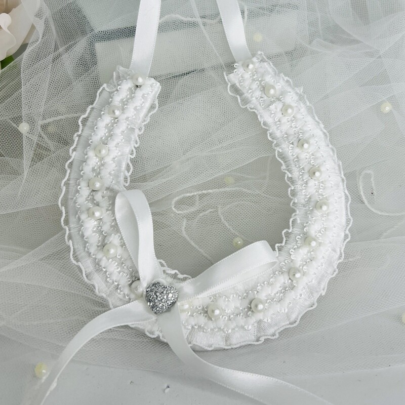 SUSIE - Off White Lace Horseshoe Good Luck Charm