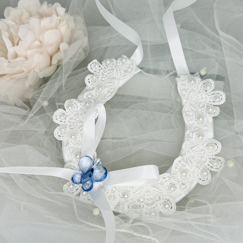 ESTER - Off White Horseshoe Good Luck Charm
