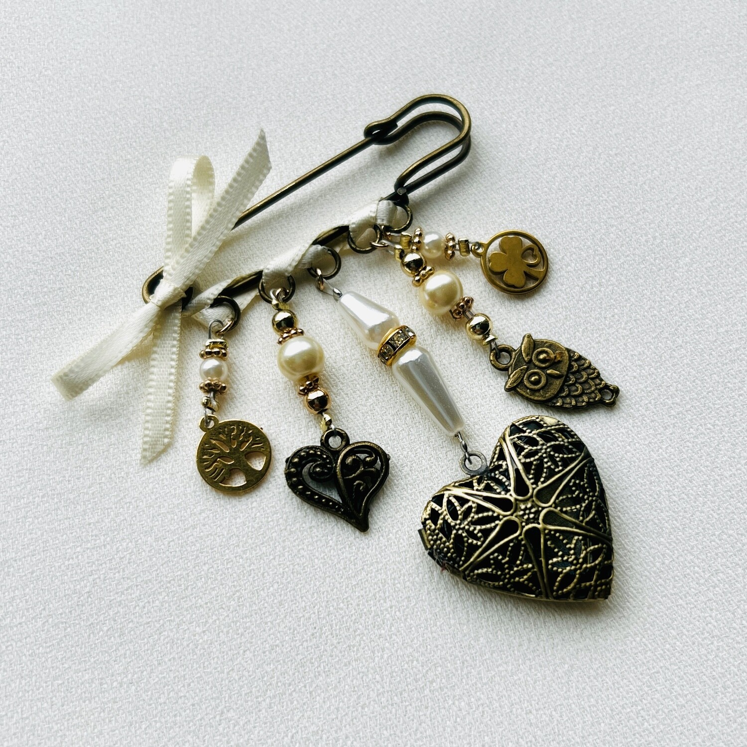 FLUER PIN - Antique Gold Picture Memory Charm Locket