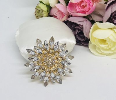 STAR - Gold and Crystal Star Brooch