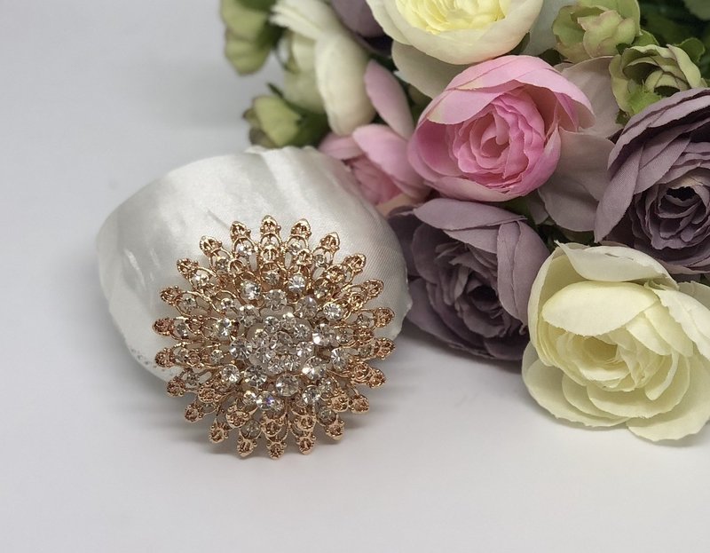 ROSITA - Gold and Crystal Flower Brooch