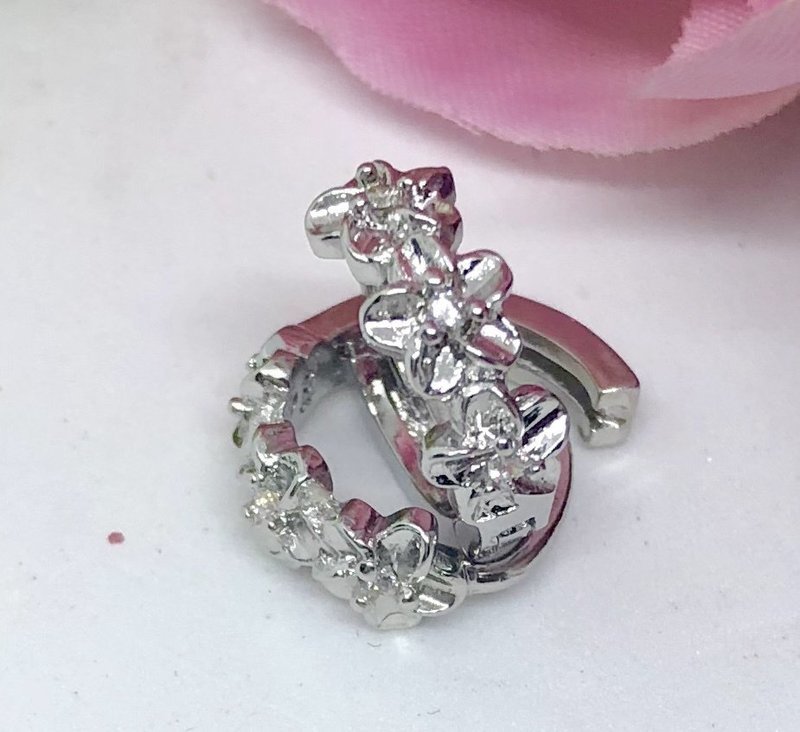 LULU - Silver Hoop Flower Girl Earrings