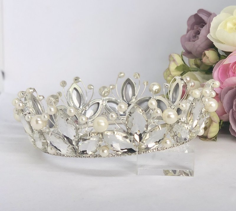 ELIZABETH - Silver and Pearl Bridal Wedding Crown