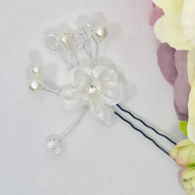 CAMILLE - White Flower Bridal Hair Pins with Pearls