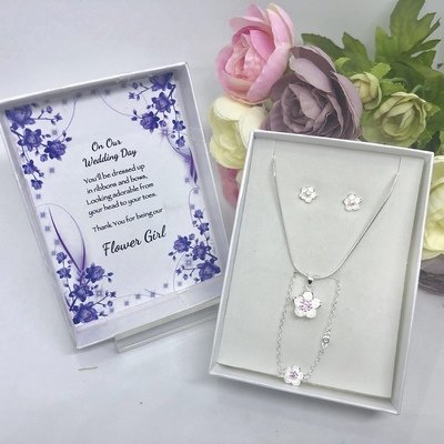 Jewellery &amp; Gifts