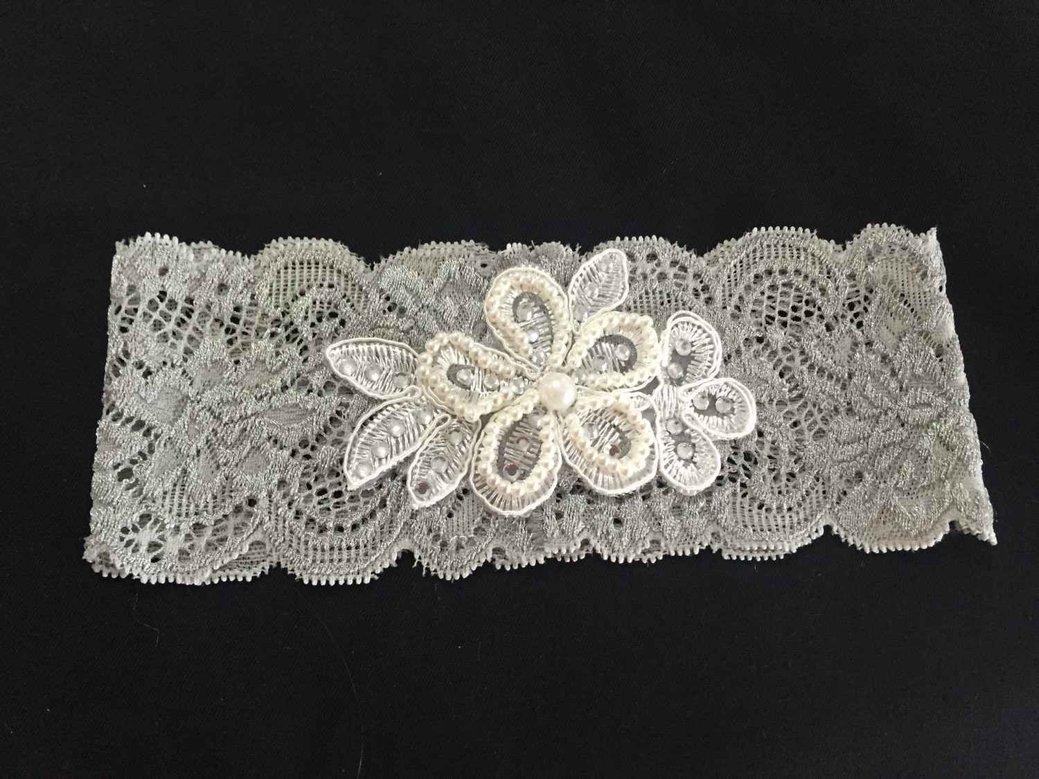 Veronica - Silver Lace &amp; Pearl Garter