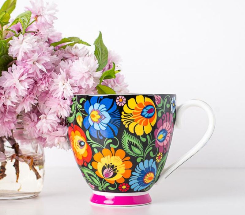 &#39;Grażynka&#39; mug in a decorative box 350 ml - black Lowicz pattern/ Kubek