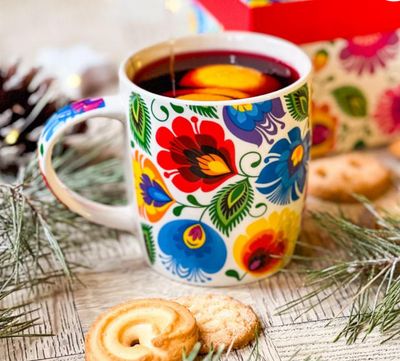&#39;Hania&#39; mug in a decorative box 360 ml - white Lowicz pattern/ Kubek