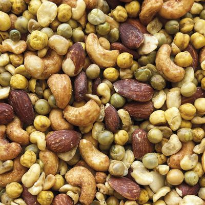 Knuspriger Mix aus Hülsenfrüchten und Nüssen bio Knuspriger Mix aus Hülsenfrüchten und Nüssen bio