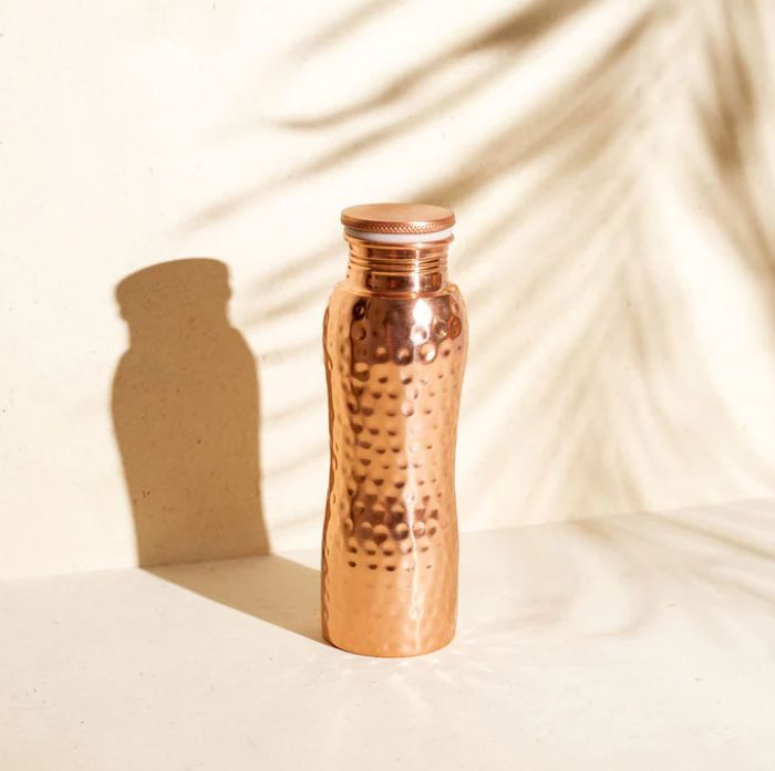Gehämmerte Kupferflasche Curve, 600 ml Gehämmerte Kupferflasche Curve, 600 ml