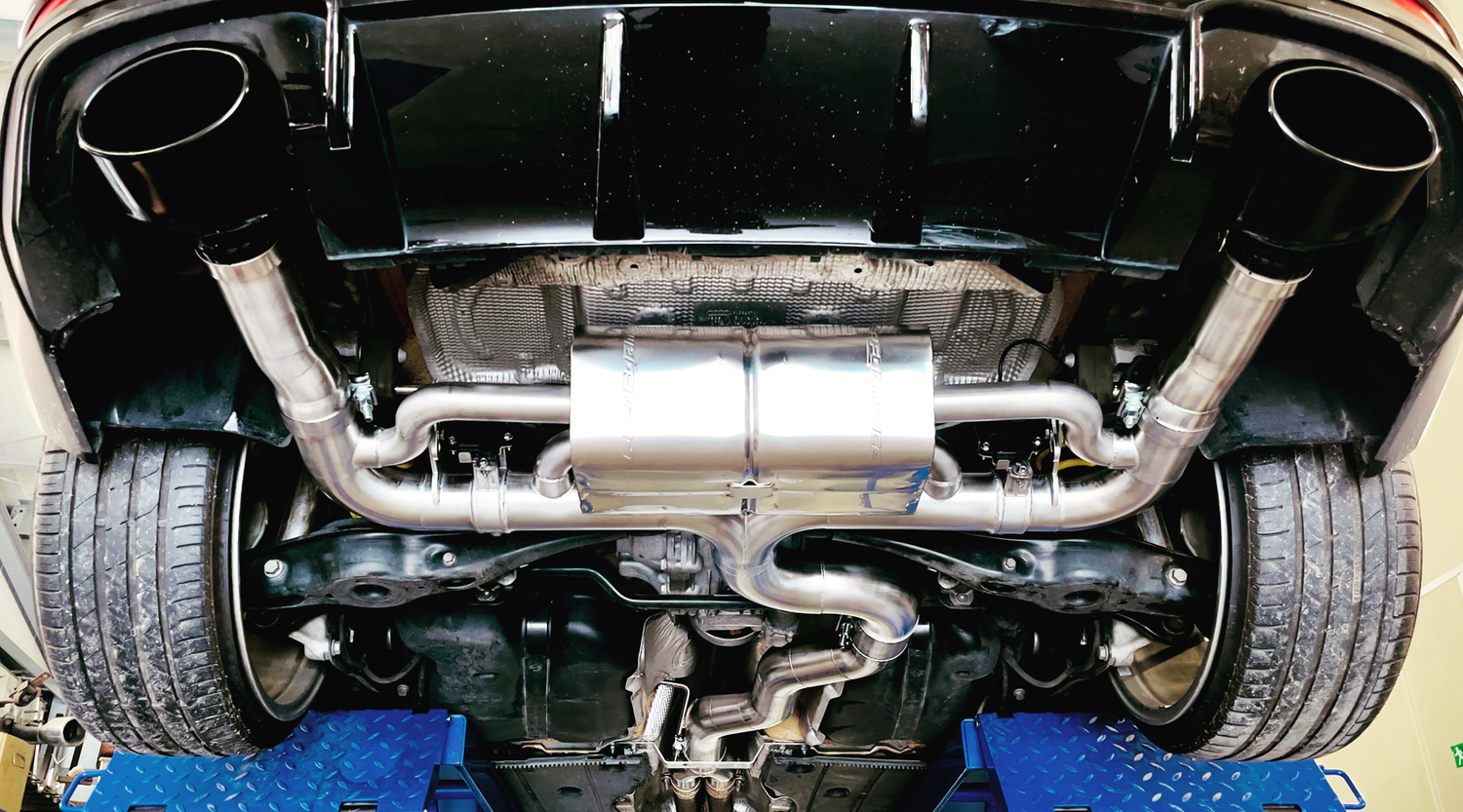 Audi TTRS 8S Terrorline V2 Klappenabgasanlage 3,5 Zoll auf 2x3 Zoll