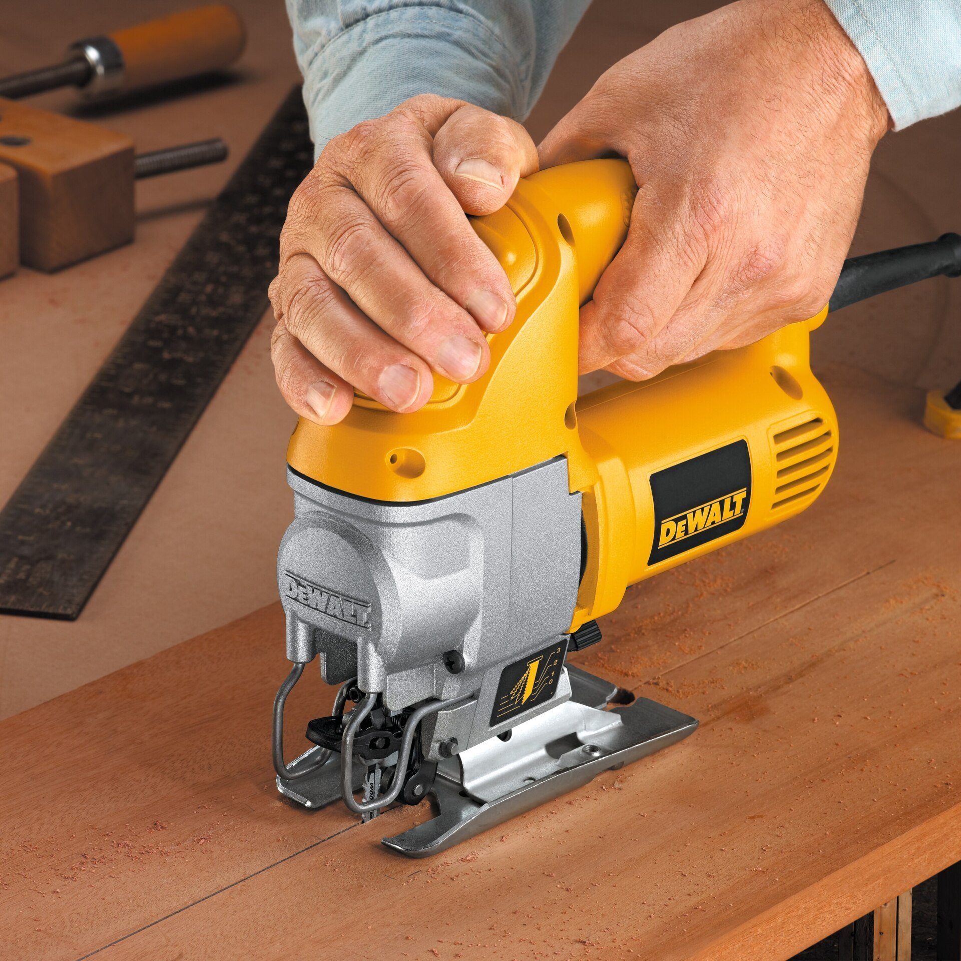 DEWALT DW317 Variable-Speed Orbital Jigsaw