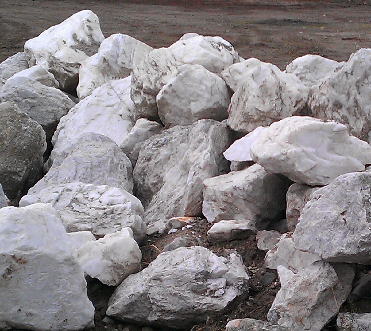 Feature Rocks - White Quartz