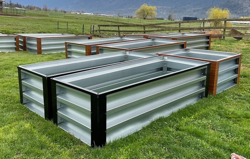 GARDEN BOXES AND DECOR