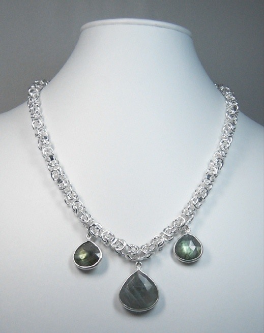 Dragon head chain w/labradorite