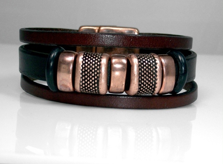 Flat leather bracelet