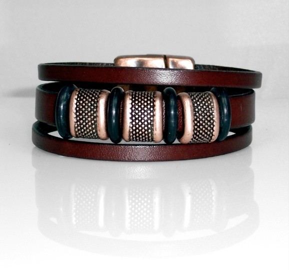 Flat leather bracelet