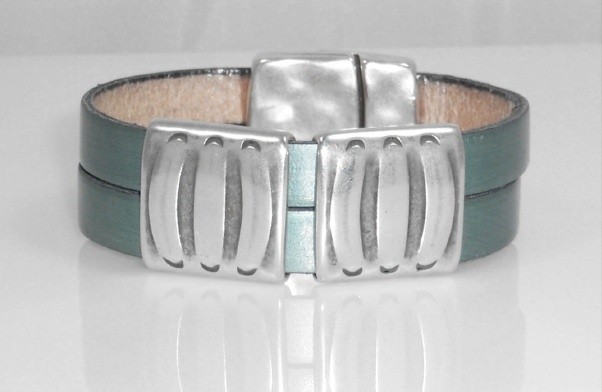 Flat leather bracelet