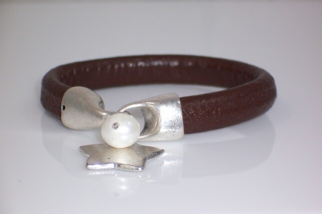 Brown leather bracelet