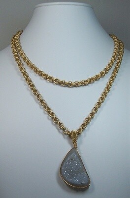 Gold chain w/pendant