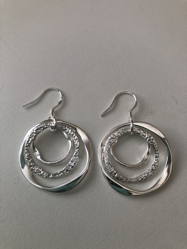 TRIPLE RING EARRING