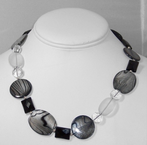 Mother of Pearl & onyx necklace