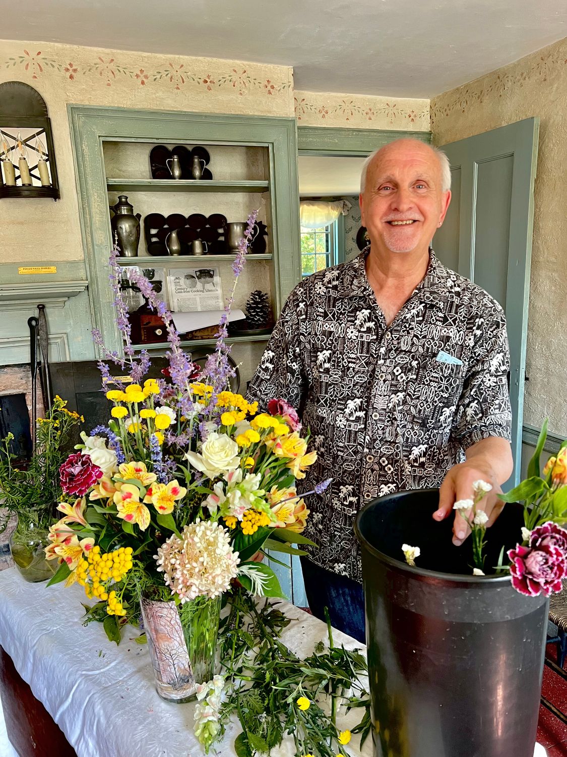 Holiday Centerpiece Workshop, Sat., Dec. 13 at 1 p.m.