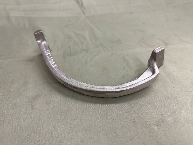Pointed Nose Cab Center Bow