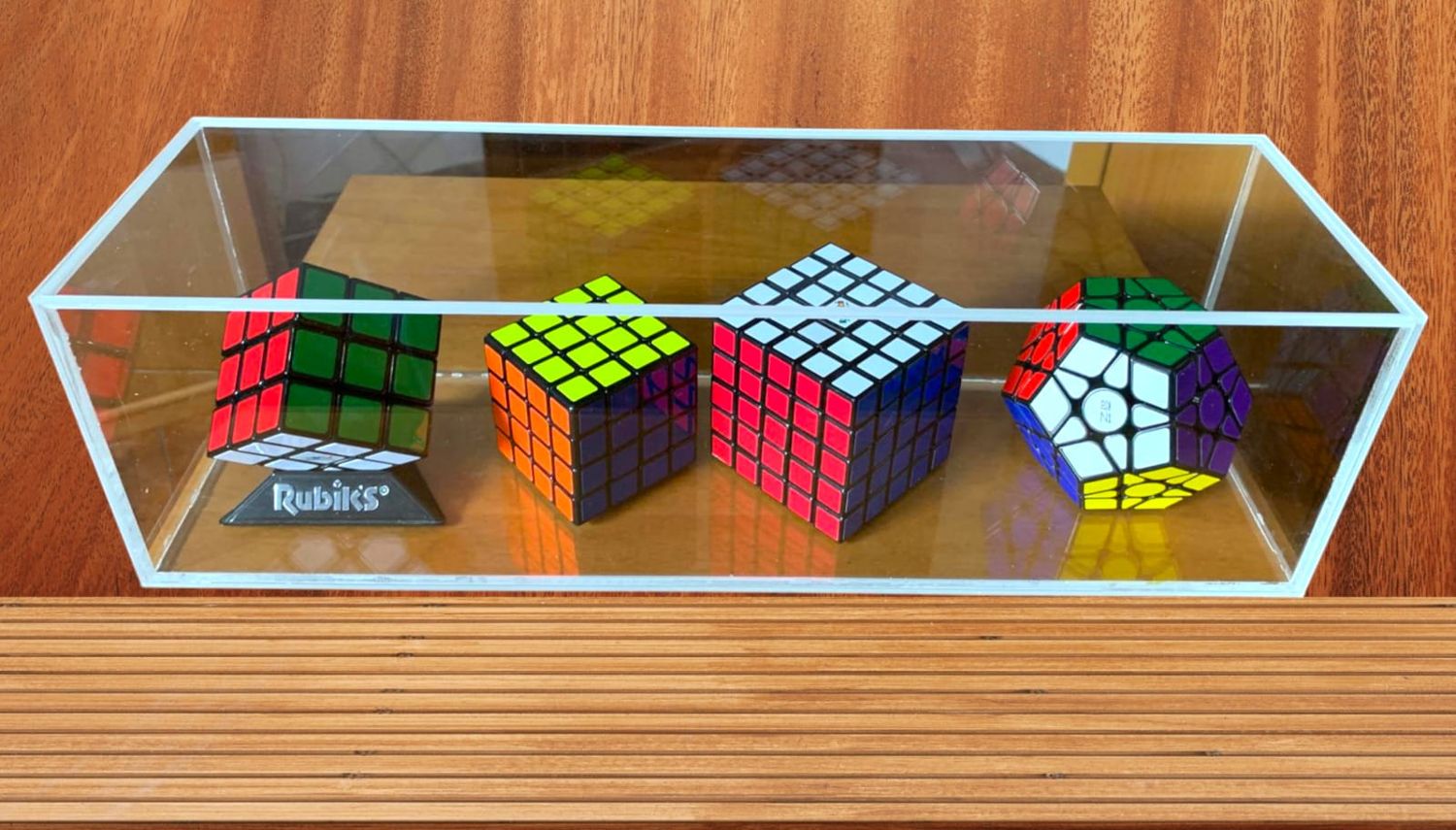 Teca in plexiglass trasparente su misura Teca in plexiglass trasparente su misura