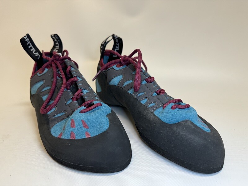 La Sportiva Women's Tarantulace Rock Climbing Shoes Topaz/Red Plum