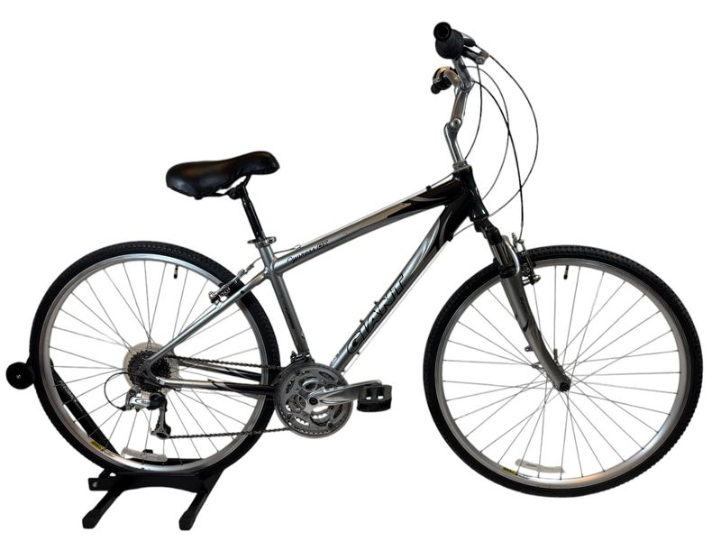 Medium Giant Cypress DX Commuter Bike