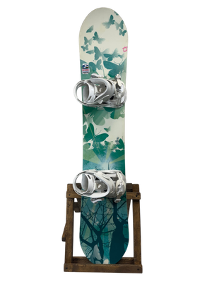 138cm Forum Aura Snowboard W/ Salomon Spell Bindings 138cm Forum Aura Snowboard W/ Salomon Spell Bindings