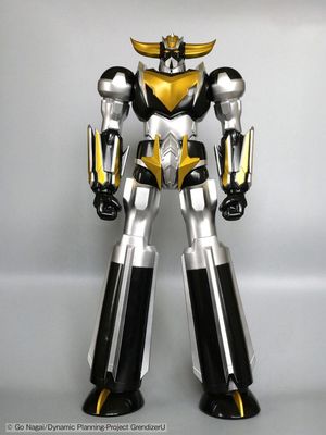 Grendizer U - Figurine Jumbo Sofbi Goldorak Black &amp; Gold 64 cm - Plex