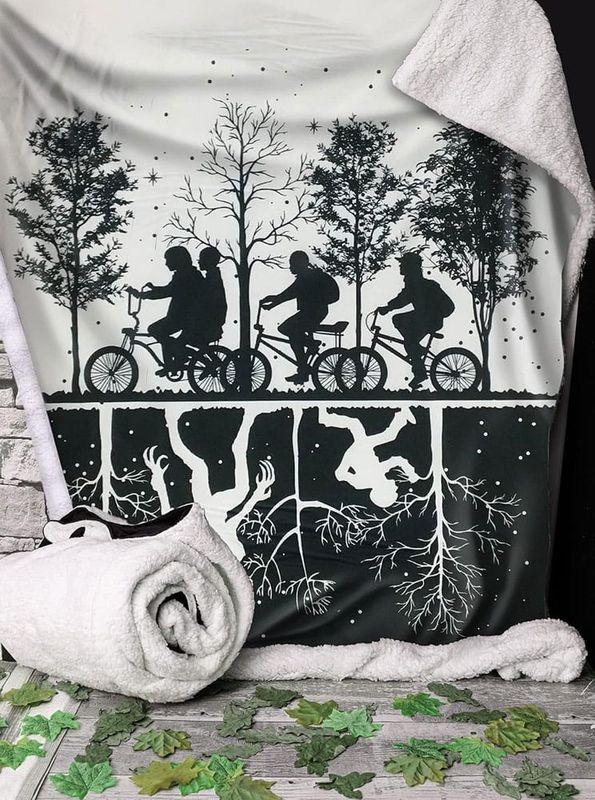 Stranger Things Couverture Black & White 100 x 150 cm - Nemesis Now