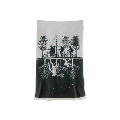 Stranger Things Couverture Black &amp; White 100 x 150 cm  - Nemesis Now