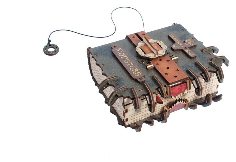 Harry Potter - Maquette en bois Le Monstrueux Livre des Monstres - Ugears