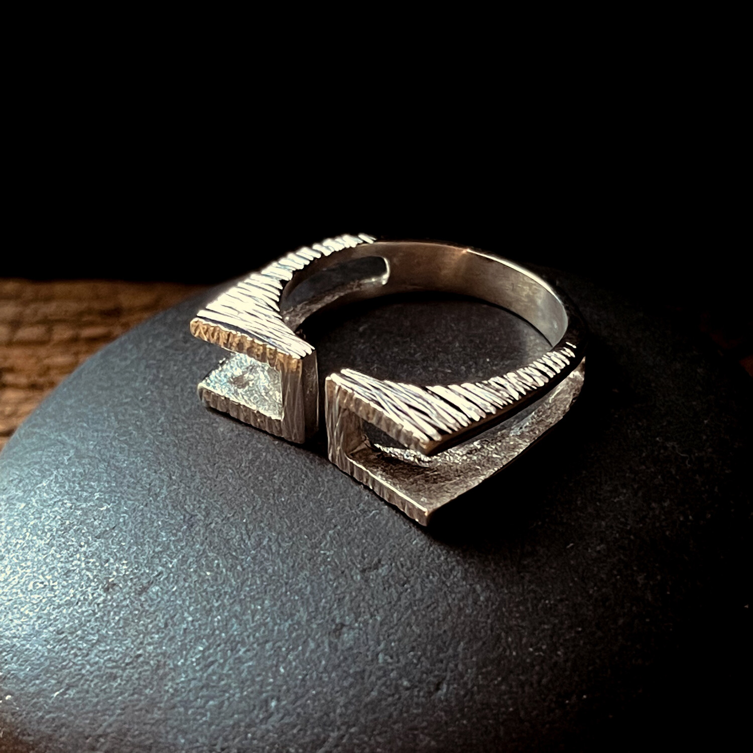 Anillo para Hombre regulable. Diseño en Plata 925.
