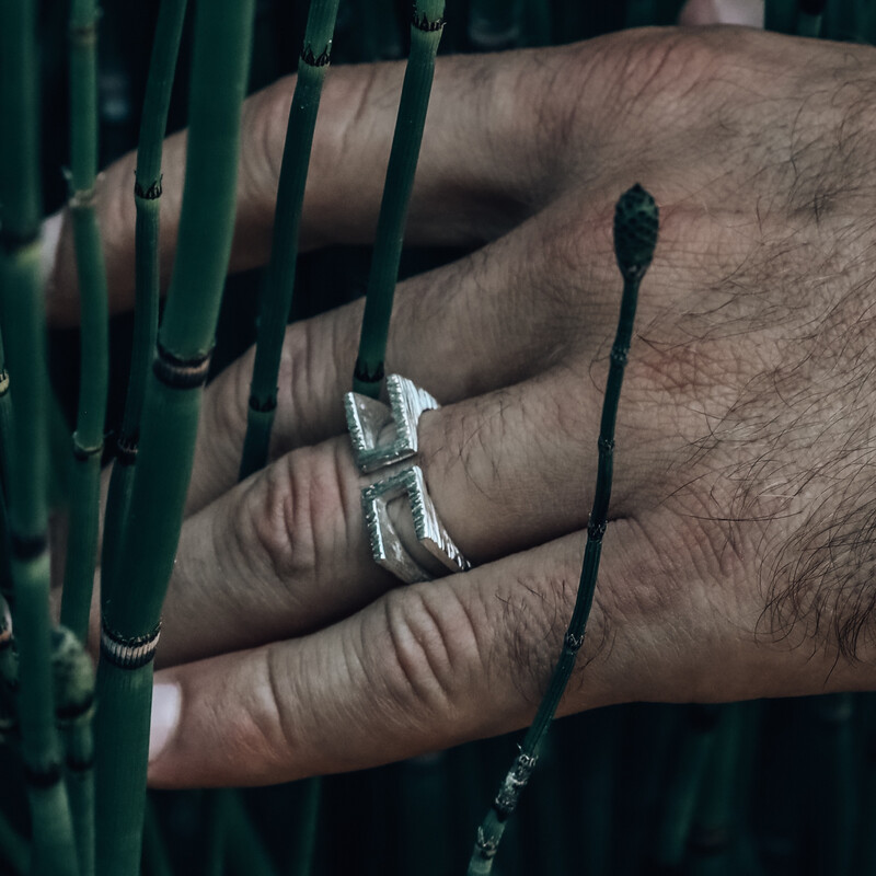 Anillo para hombre con estructura en Plata 925. 