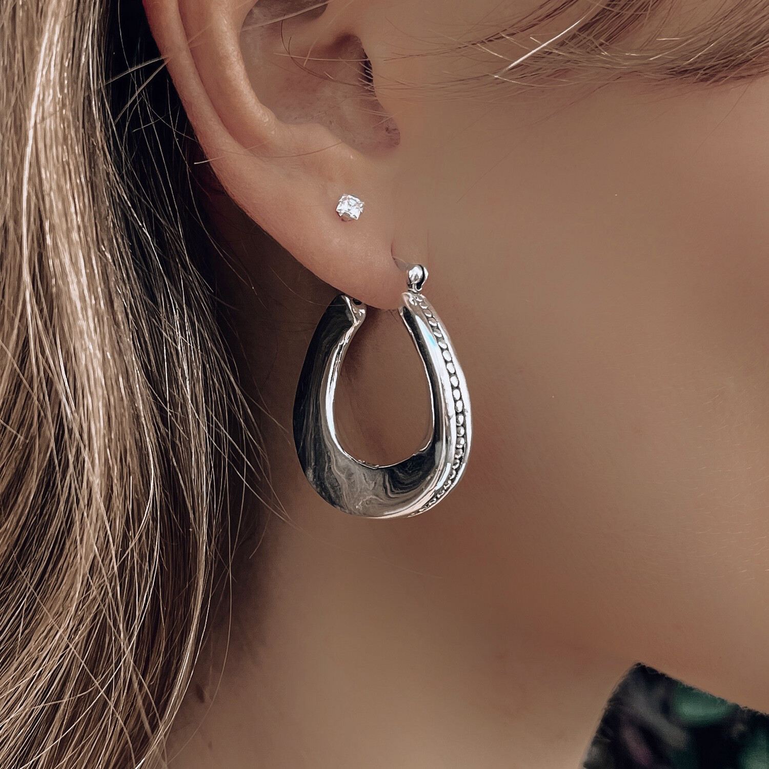 Aros de Mujer, modelo argollas con grabados. 