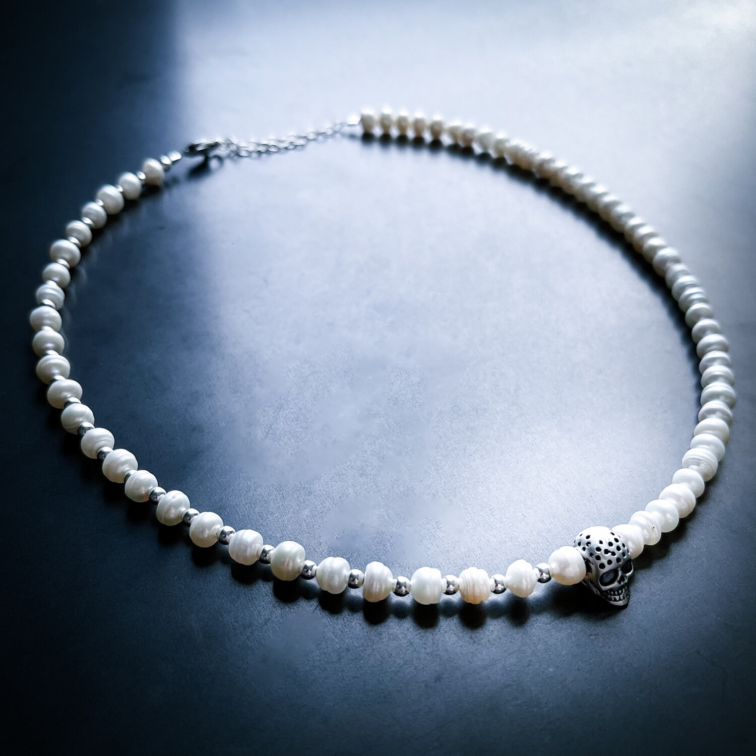 Choker UNISEX con perlas y detalles en Plata 925.